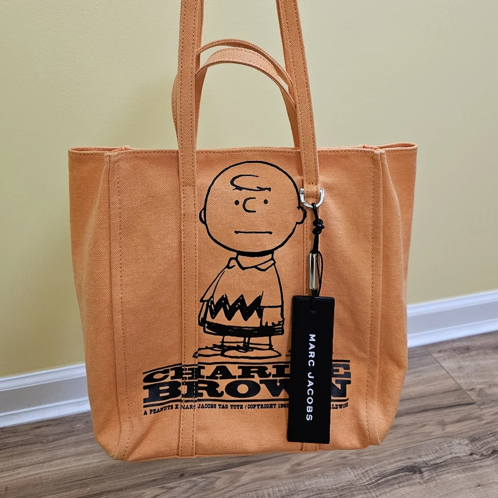 🎉HOST PICK🎉MARC JACOBSx Peanuts Charlie Brown The Tag tote - Picture 1 of 13